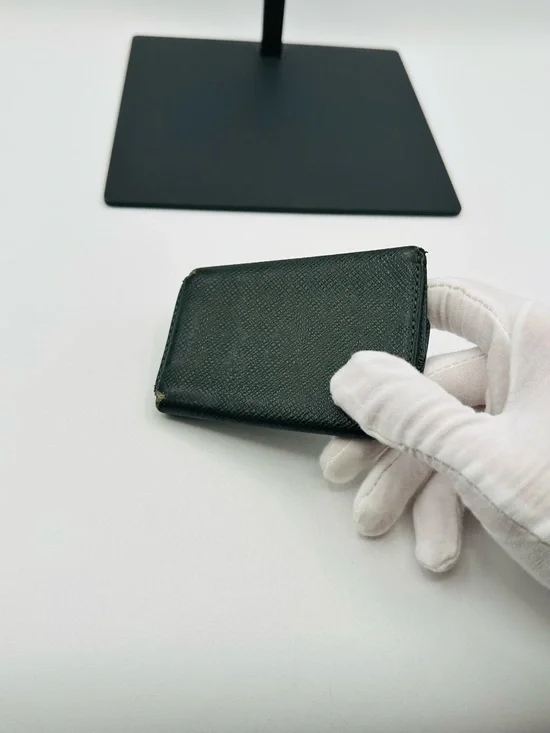 Louis Vuitton Taiga Key / Card Holder - Picture 3 of 11